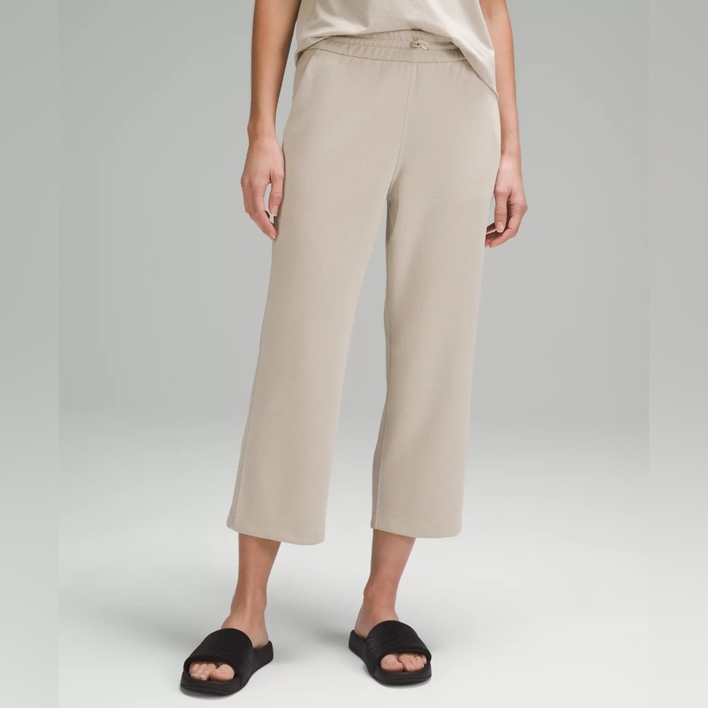 NWT Women’s Lululemon Softstreme HR Straight-Leg Crop 24” Size 0
